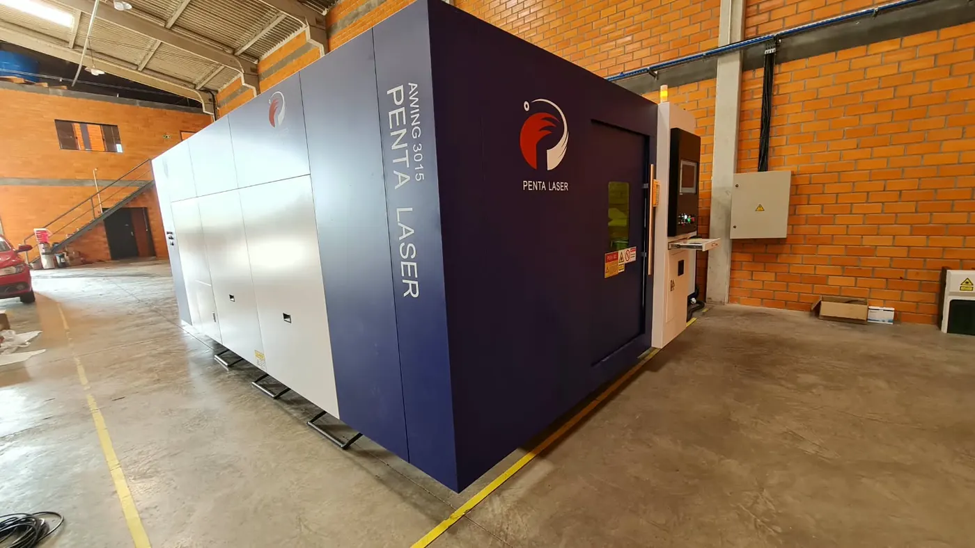 Penta Laser Swing 3015, vista lateral