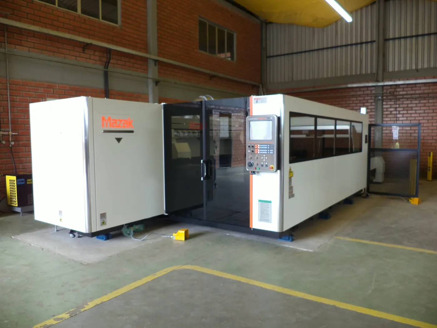 Mazak, máquina de corte a laser