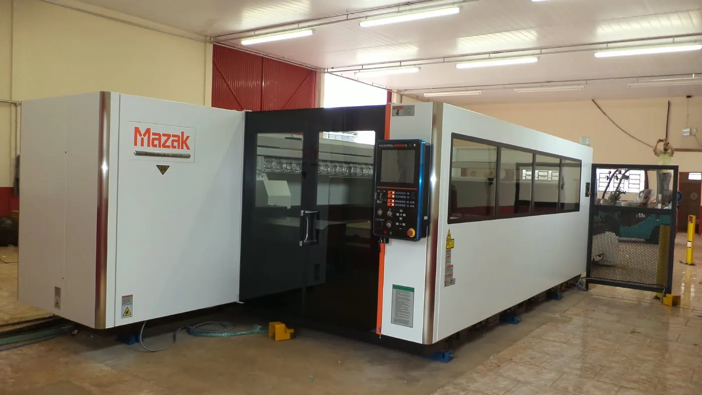 Mazak, vista lateral
