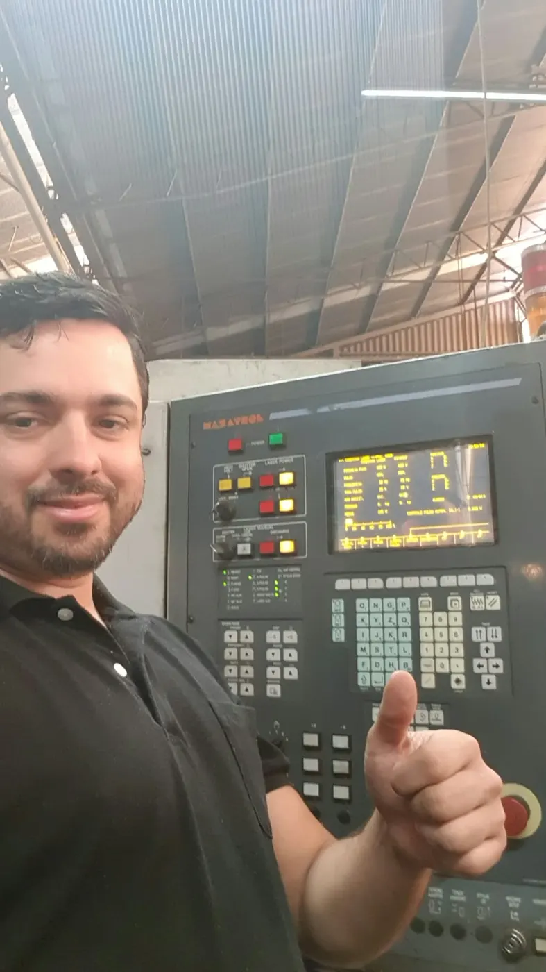 Responsável técnico no comando CNC