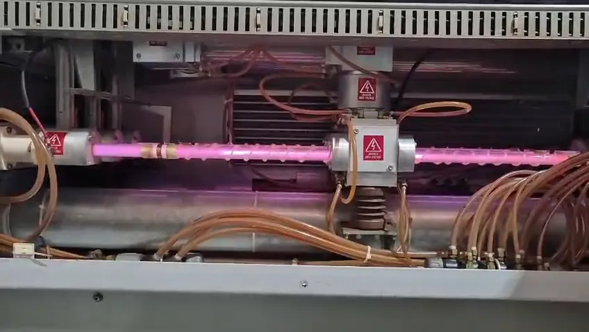 Tubo de laser CO₂ em funcionamento