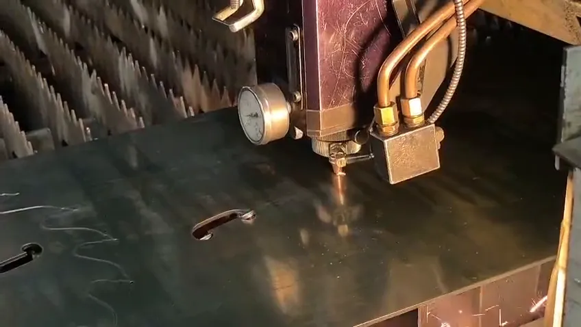Cabeçote cortando chapa