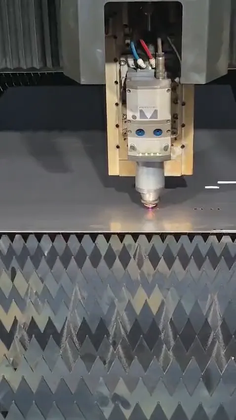 Corte a laser de fibra em chapa
